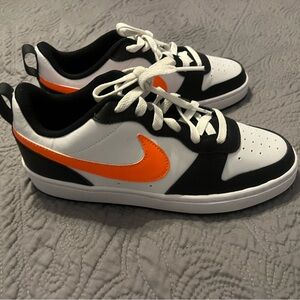 Nike Size 6Y shoes in great condition. Worn one time